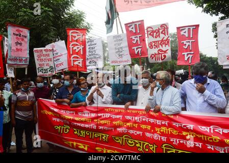 Die Linke Demokratische Allianz inszenieren eine Demonstration vor dem Jute-Ministerium und fordern die Wiedereröffnung aller Jute-Mühlen der Regierung in Dhaka, Bangladesch, auf Septem Stockfoto