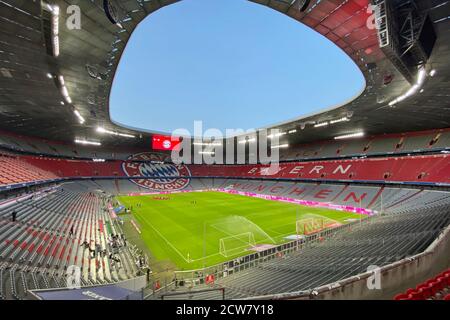 Der DFL Super Cup zwischen dem FC Bayern München und Borussia Dortmund findet ohne Zuschauer statt. Übersicht, leeres Stadion, Interieur, Stadionübersicht ohne Zuschauer, Vereinswappen, Vereinswappen, Allianz Arena. Archivfoto: Fußball 1. Bundesliga-Saison 2020/2021, 1 Spieltag, Spieltage01, FC Bayern München (M) - FCSchalke 04 (GE) 8-0, am 18. September 2020 in München die ALLIANZARENA, DFL-VORSCHRIFTEN VERBIETEN DIE VERWENDUNG VON FOTOS ALS BILDSEQUENZEN UND/ODER QUASI-VIDEO. Weltweite Nutzung Stockfoto