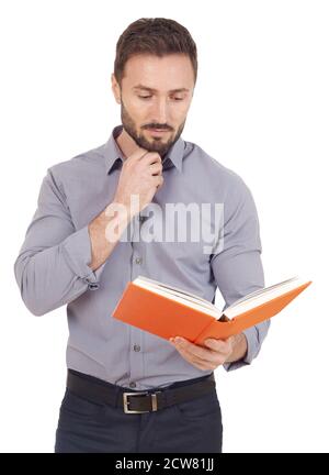 Junger Geschäftsmann beim Lesen Stockfoto