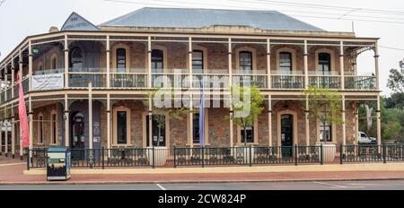 The Imperial Hotel zweistöckiges Hotel aus Stein und Eisen Avon Terrace Joaquina St York Western Australia. Stockfoto