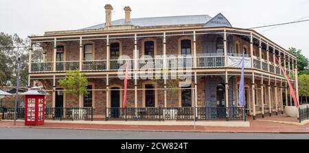 The Imperial Hotel zweistöckiges Hotel aus Stein und Eisen Avon Terrace Joaquina St York Western Australia. Stockfoto