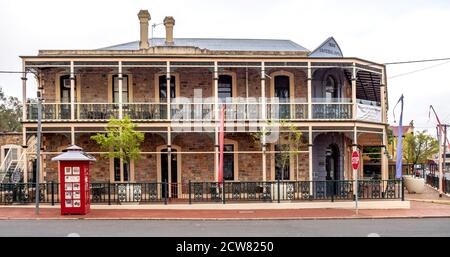 The Imperial Hotel zweistöckiges Hotel aus Stein und Eisen Avon Terrace Joaquina St York Western Australia. Stockfoto