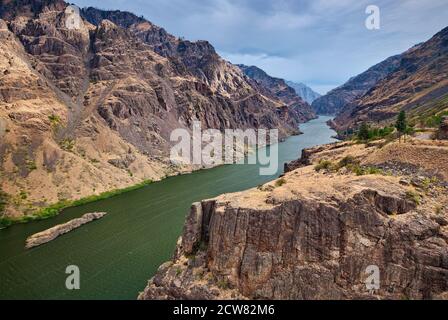 Streifen des Windes auf stürmischen Tag am Snake River Hells Canyon Stausee, Blick vom Schwarzpunkt, Hells Canyon, Idaho Seite an Idaho-Oregon Grenze, USA Stockfoto