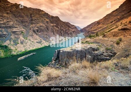 Streifen des Windes auf stürmischen Tag am Snake River Hells Canyon Stausee, Blick vom Schwarzpunkt, Hells Canyon, Idaho Seite an Idaho-Oregon Grenze, USA Stockfoto