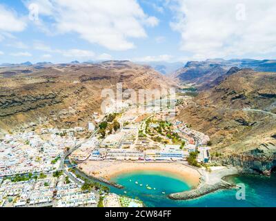 Wunderschöne Luftaufnahme der Stadt Puerto Mogan auf Grand Auf Canaria Stockfoto