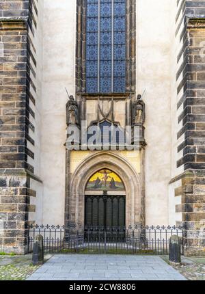 Wiitenberg, S-A - 13. September 2020: Die Tür der Schlosskirche in Wittenberg, wo Martin Luther 95 seine 1517 Thesen nagelte Stockfoto