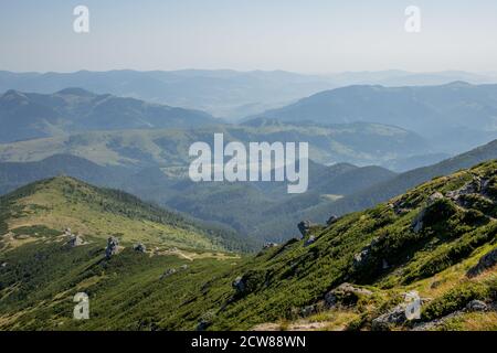 Morgen sonniger Tag ist in der Berglandschaft. Karpaten, Ukraine, Europa. Beauty-Welt. Große Auflösung Stockfoto