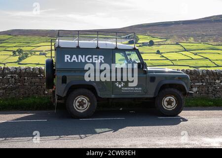 Yorkshire Dales National Park Authority Ranger 4x4 Landrover Vehicle - Reeth, Swaledale, Yorkshire Dales, England, UK Stockfoto