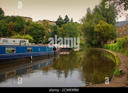 Das Becken, das den Rochdale Kanal mit der Calder und Hebble Navigation verbindet, bei Sowerby Bridge, West Yorkshire Stockfoto