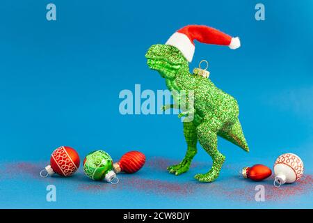 Kitschige T-Rex weihnachtsschmuck für die Feiertage, Weihnachtsmütze Stockfoto