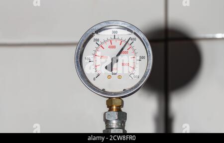 Manometer installiert, Messwerkzeug Ausrüstung aus der Nähe Stockfoto