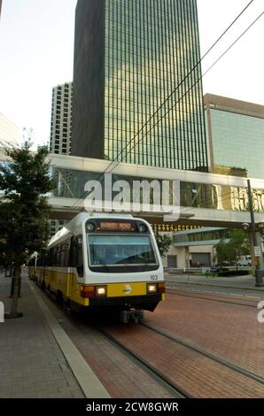 Dart Pendlerzüge in der Innenstadt von Dallas, Texas, 2006 ©Bob Daemmrich Stockfoto