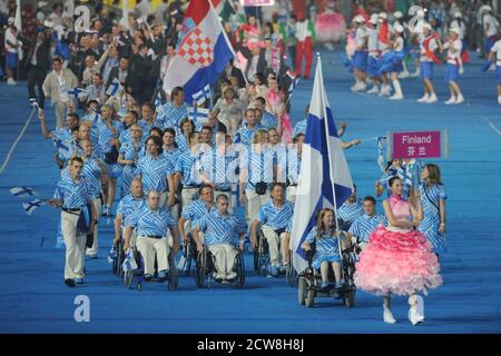 Peking, China 6. September 2008: Athleten und Beamte aus Schweden bei der Eröffnungszeremonie der Pekinger Paralympics im chinesischen Nationalstadion, bekannt als Vogelnest. ©Bob Daemmrich Stockfoto