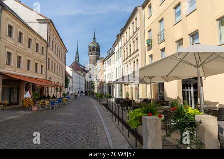 Wiitenberg, S-A / Deutschland - 13. September 2020: Blick auf die historische Schlossstraße in der historischen Altstadt von Wittenberg Stockfoto