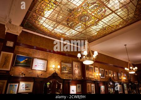 Innenräume der historischen "Café Tortoni' auf der Avenida de Mayo, Buenos Aires, Argentinien. Stockfoto