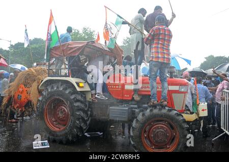 Kalkutta, Indien. September 2020. Kongreßaktivisten nehmen an einer Demonstration Teil, um gegen den Farm Bill 2020 zu protestieren. (Foto von Ved Prakash/Pacific Press) Quelle: Pacific Press Media Production Corp./Alamy Live News Stockfoto