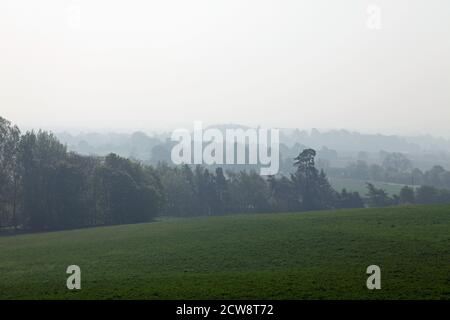 Nebel verdunkelt die Aussicht von Folly Hill, Faringdon, Oxfordshire Stockfoto