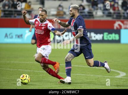 Yunis Abdelhamid von Reims, Mauro Icardi von PSG während der französischen Meisterschaft Ligue 1 Fußballspiel zwischen Stade de Reims und Paris Saint-Germain On Stockfoto