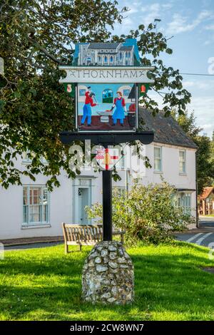 Dorfzeichen von Thornham in Nord-Norfolk. Stockfoto