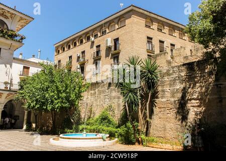 Sevilla, Spanien. Die Plaza del Cabildo, ein ummauerter und halbrunder Platz in der Altstadt von Sevilla Stockfoto