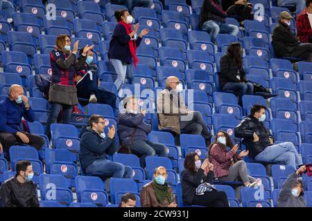 Bologna, Italien. September 2020. Fans feiern das Tor während Bologna vs Parma, italienische Fußballserie EIN Spiel in Bologna, Italien, September 28 2020 Kredit: Unabhängige Fotoagentur/Alamy Live Nachrichten Stockfoto