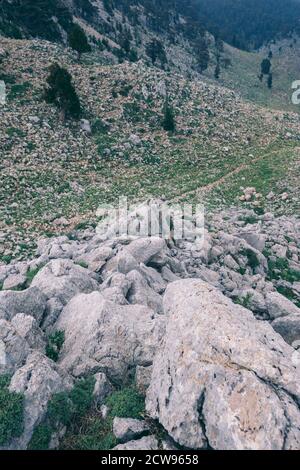 Felsen am Hang des Schönen und lieblichen Landschaften der Türkei Berg Stockfoto