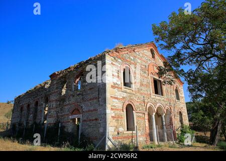 Ruinen der historischen Germiyan Kirche. Silivri, Türkei. Es wurde 1836 für griechisch-orthodoxe gebaut. Es wurde in den Jahren nach 1923 nicht verwendet. Türkei Stockfoto