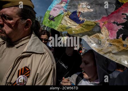 Moskau, Russland. Mai 2018. Die Menschen nehmen an einem unerlaubten Oppositionsprotest auf dem Moskauer Puschkinskaja-Platz in Russland Teil Stockfoto