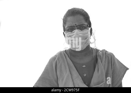 Virus Maske Südasiatische Frau trägt Gesichtsschutz in der Prävention für Corona-Virus. Stockfoto