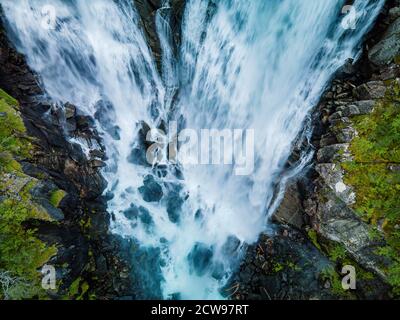 Nyastolfossen fällt, die zweite in Kaskade von vier Wasserfällen in Husedalen Tal, Kinsarvik, Norwegen Stockfoto