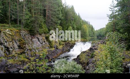 Kivac ist ein Reservat und Wasserfall in der Republik Karelien, Russische Föderation. Ein sehr schönes Hotel Stockfoto