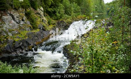 Kivac ist ein Reservat und Wasserfall in der Republik Karelien, Russische Föderation. Ein sehr schönes Hotel Stockfoto