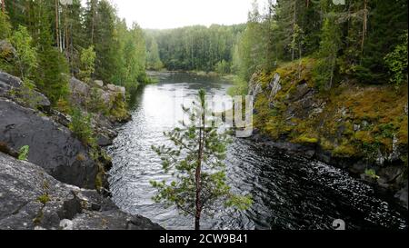 Kivac ist ein Reservat und Wasserfall in der Republik Karelien, Russische Föderation. Ein sehr schönes Hotel Stockfoto