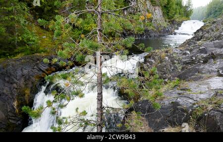 Kivac ist ein Reservat und Wasserfall in der Republik Karelien, Russische Föderation. Ein sehr schönes Hotel Stockfoto