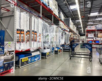 Orlando Fl Usa 23 1 20 Der Bettgang Eines Sams Clubs Mit Verschiedenen Matratzen Die Von Den Konsumenten Ausprobiert Und Gekauft Werden Konnen Stockfotografie Alamy