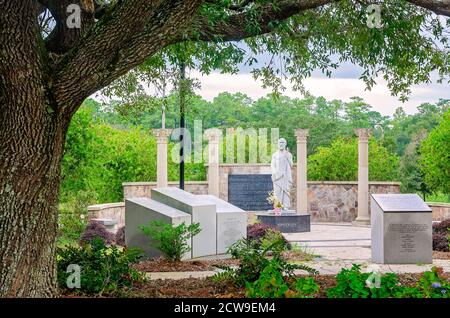 Eine Statue von Hippokrates steht im Hippokrates Park auf dem Campus der University of South Alabama, 26. September 2020, in Mobile, Alabama. Stockfoto