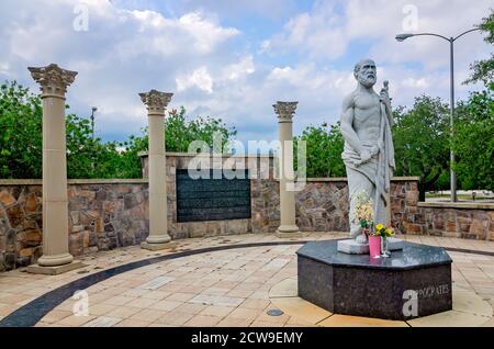 Eine Statue von Hippokrates steht im Hippokrates Park auf dem Campus der University of South Alabama, 26. September 2020, in Mobile, Alabama. Stockfoto