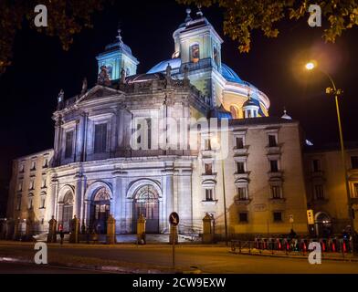 Real Basílica de San Francisco el Grande de noche. Madrid Ciudad. España Stockfoto