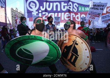 Buenos Aires, Argentinien. September 2020. Feministische Organisationen führten vor dem Kongress ein Taschentuch im Rahmen des globalen Kampftages für legale Abtreibung durch. Quelle: Carol Smiljan/ZUMA Wire/Alamy Live News Stockfoto