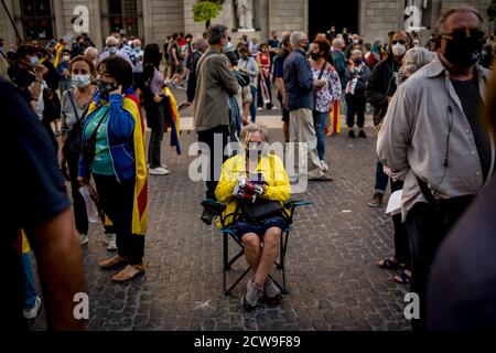 Barcelona Spanien. September 2020. Katalanische Anhänger der Unabhängigkeit versammeln sich in Barcelona, nachdem der spanische Oberste Gerichtshof den katalanischen Präsidenten Quim Torra für Ungehorsam disqualifiziert hat. Quelle:Jordi Boixareu/Alamy Live News Stockfoto