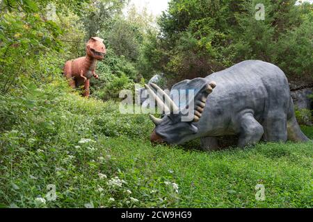 Cave City Kentucky, USA 09-24-20 Dinosaur World ist ein großartiges Outdoor-Ziel für Kinder mit lebensgroßen Dinosauriernachbildungen und praktischen Aktivitäten. Stockfoto