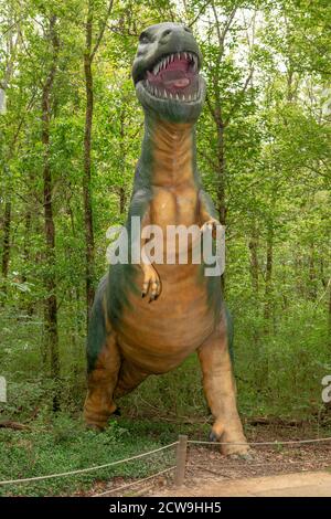 Cave City Kentucky, USA 09-24-20 Dinosaur World ist ein großartiges Outdoor-Ziel für Kinder mit lebensgroßen Dinosauriernachbildungen und praktischen Aktivitäten. Stockfoto