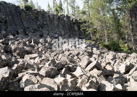 Sheepeater Cliff im Yellowstone National Park Stockfoto