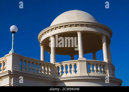 England, East Sussex, Bexhill on Sea, De La Warr Pavilion Promenade Art Deco Cupola Stockfoto