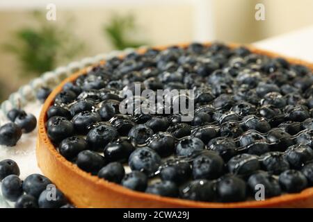 Leckere Blaubeerkuchen mit Sirup, Nahaufnahme Stockfoto