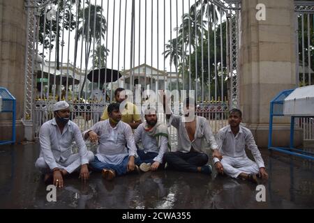 Kalkutta, Indien. September 2020. (9/28/2020) die West Bengal Pradesh Kongressaktivisten protestieren gegen die jüngsten "Farm Acts 2020" vor dem Raj Bhavan, die von der BJP führenden Zentralregierung in ganz Indien verhängt wurden. (Foto von Biswarup Ganguly/Pacific Press/Sipa USA) Quelle: SIPA USA/Alamy Live News Stockfoto