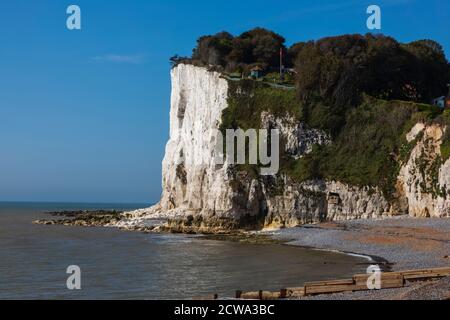 England, Kent, Dover, St. Margaret's Bay, The Beach und The White Cliffs of Dover Stockfoto