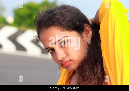 Indische weibliche Modell Gesicht Nahaufnahme, wunderschöne Frau Porträt Stockfoto