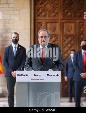 Barcelona, Spanien. September 2020. Quim Torra, Anführer der katalanischen Region im Nordosten Spaniens, hält eine Rede nach seiner Disqualifikation durch den Obersten Gerichtshof in Barcelona, Spanien, am 28. September 2020. Der spanische Oberste Gerichtshof bestätigte am Montag ein Urteil, das Quim Torra Verbot, ein öffentliches Amt für eineinhalb Jahre zu halten. Quelle: Joan Gosa/Xinhua/Alamy Live News Stockfoto