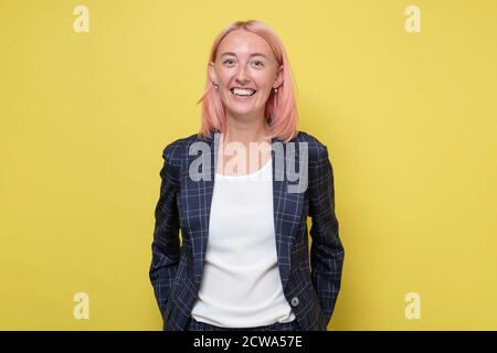 Porträt von glücklichen jungen Geschäftsfrau lächelnd Stockfoto